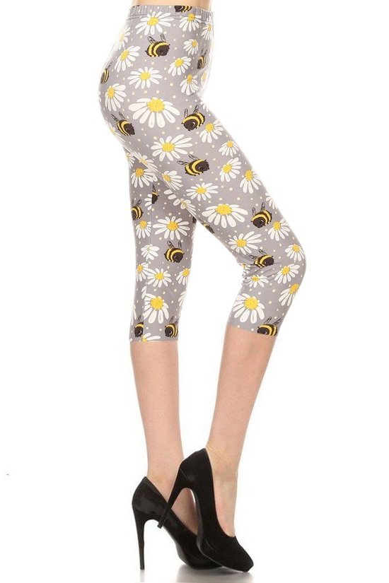 Os High Waisted Capri Leggings In An Allover Floral And Bee Print